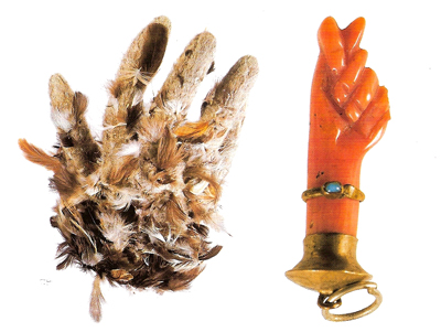 Gant de sorcellerie & amulette "mano in fica", XIXe, Italie, corail